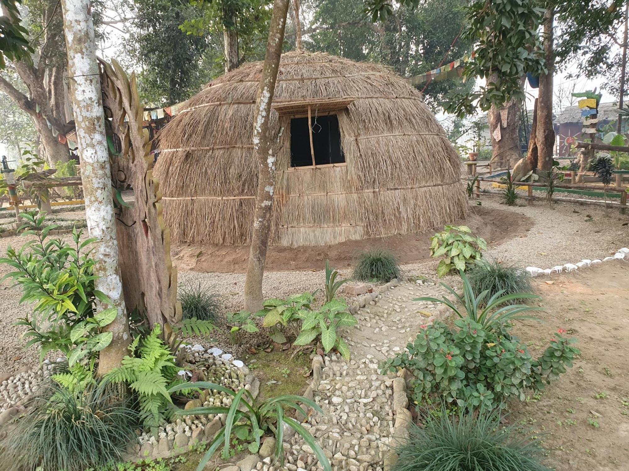 Pemsee'S Tree Town - Eco-Friendly,Tree House Hostel Sauraha Exterior foto