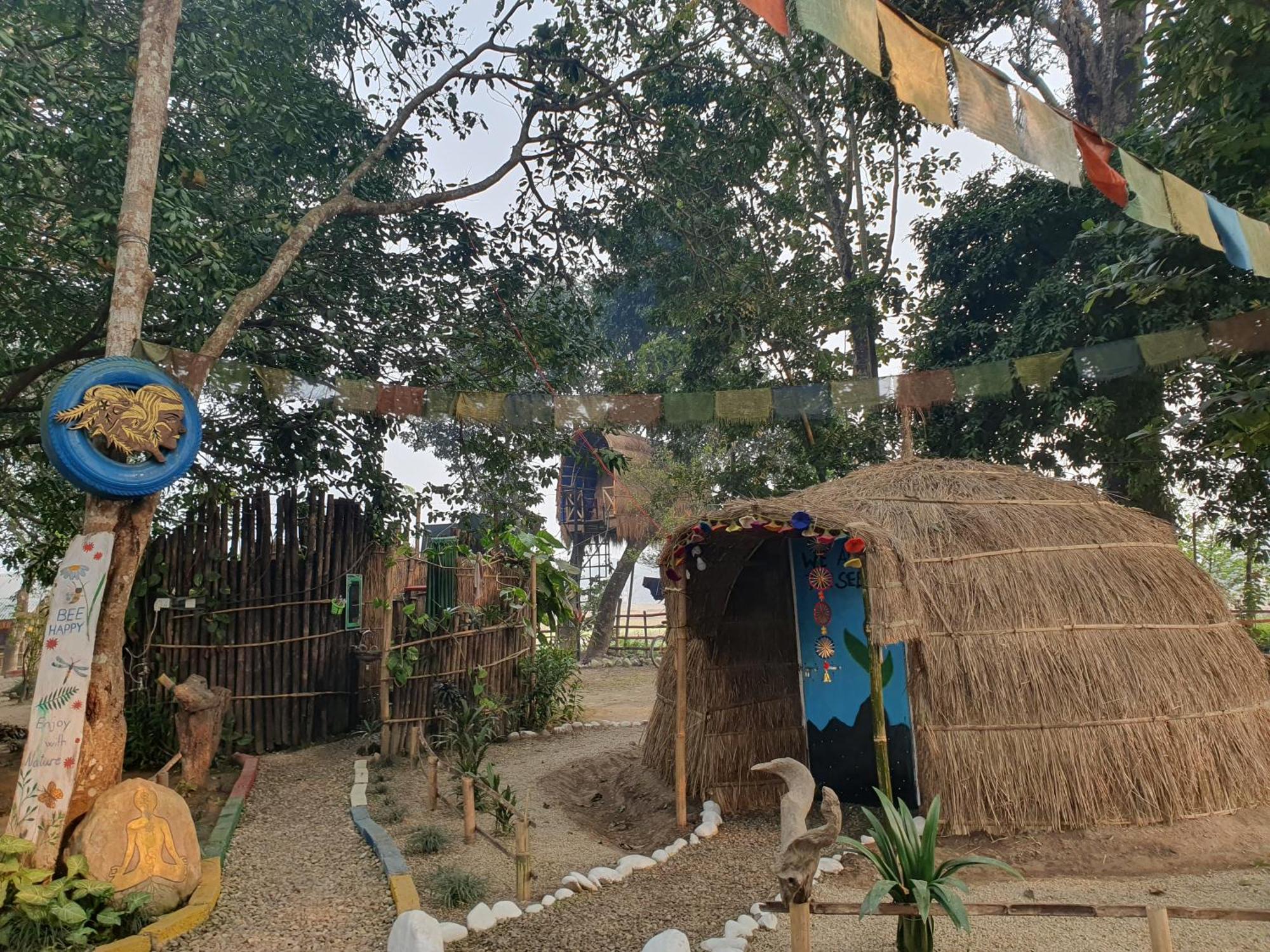 Pemsee'S Tree Town - Eco-Friendly,Tree House Hostel Sauraha Exterior foto